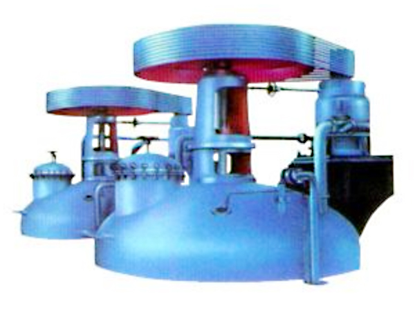 <b>我廠(chǎng)設計的 發(fā)酵罐 為標準式罐型，這種罐型當公稱(chēng)容積在6M3以下時(shí)罐采用夾套式。發(fā)酵氣的冷卻或加熱，均由夾套來(lái)完成。公稱(chēng)容積為6M3以上時(shí)，發(fā)酵氣的冷卻由立式排管來(lái)?yè)?，?/b>