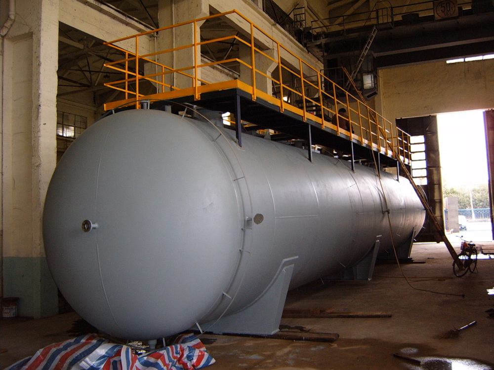 <b>合理選配鍋爐容量 對于鍋爐容量設計的選配，過(guò)去往往按規范要求，依據最大熱負荷來(lái)確定鍋爐容量，熱負荷的波動(dòng)只能通過(guò)鍋爐燃燒來(lái)調整相匹配，不但加大了成本投資，而且鍋爐常</b>